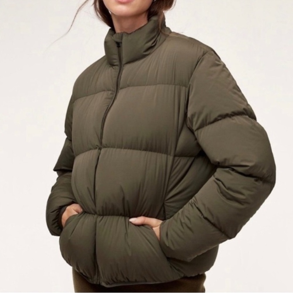 Aritzia’s Babaton The Group Park City Puffer Jacket in Green, size XS